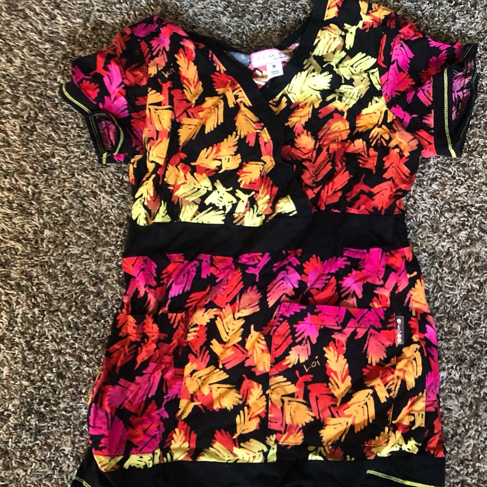 Medium vibrant scrub top